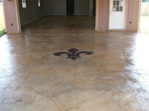 Stone pattern with fleur de lis