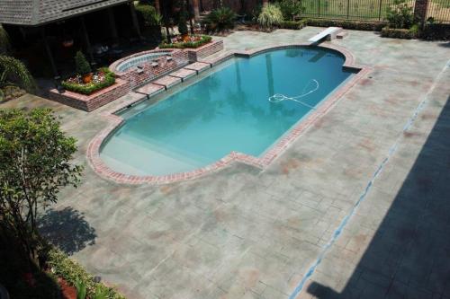 Ashlar tile pattern concrete overlay