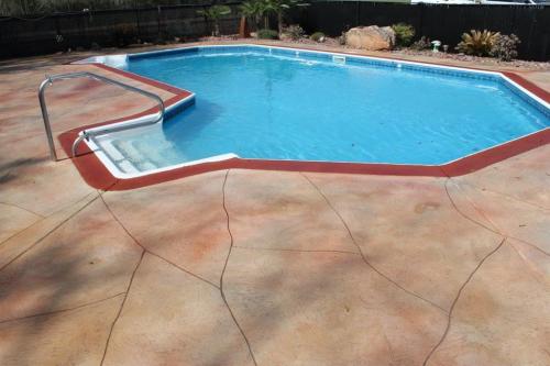 Stone pattern concrete overlay