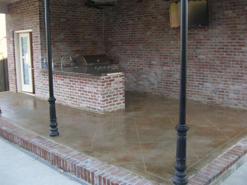 Scored and stained outdoor kitchen in Baton Rouge, LA