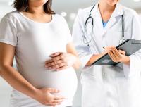 doctor with a pregnant woman