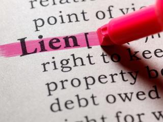 The word Lien highlighted by a highligther on a page in a book