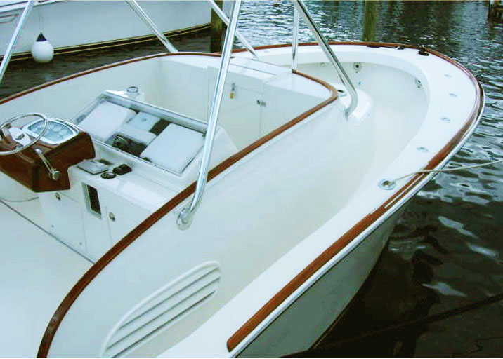 The Bow of the L&H 33' Walkaround