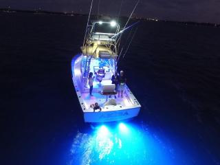 Akiba L&H 33' Walk-around cruising at night