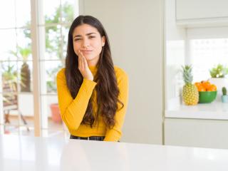 woman in mouth pain | same day emergency dentist in Baton Rouge 70809