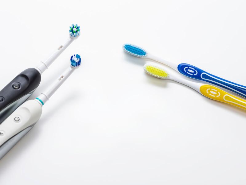 Which is Better – A Regular or Electric Toothbrush?
