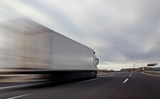 Image of semi truck on highway in Portland, OR | Metier Law