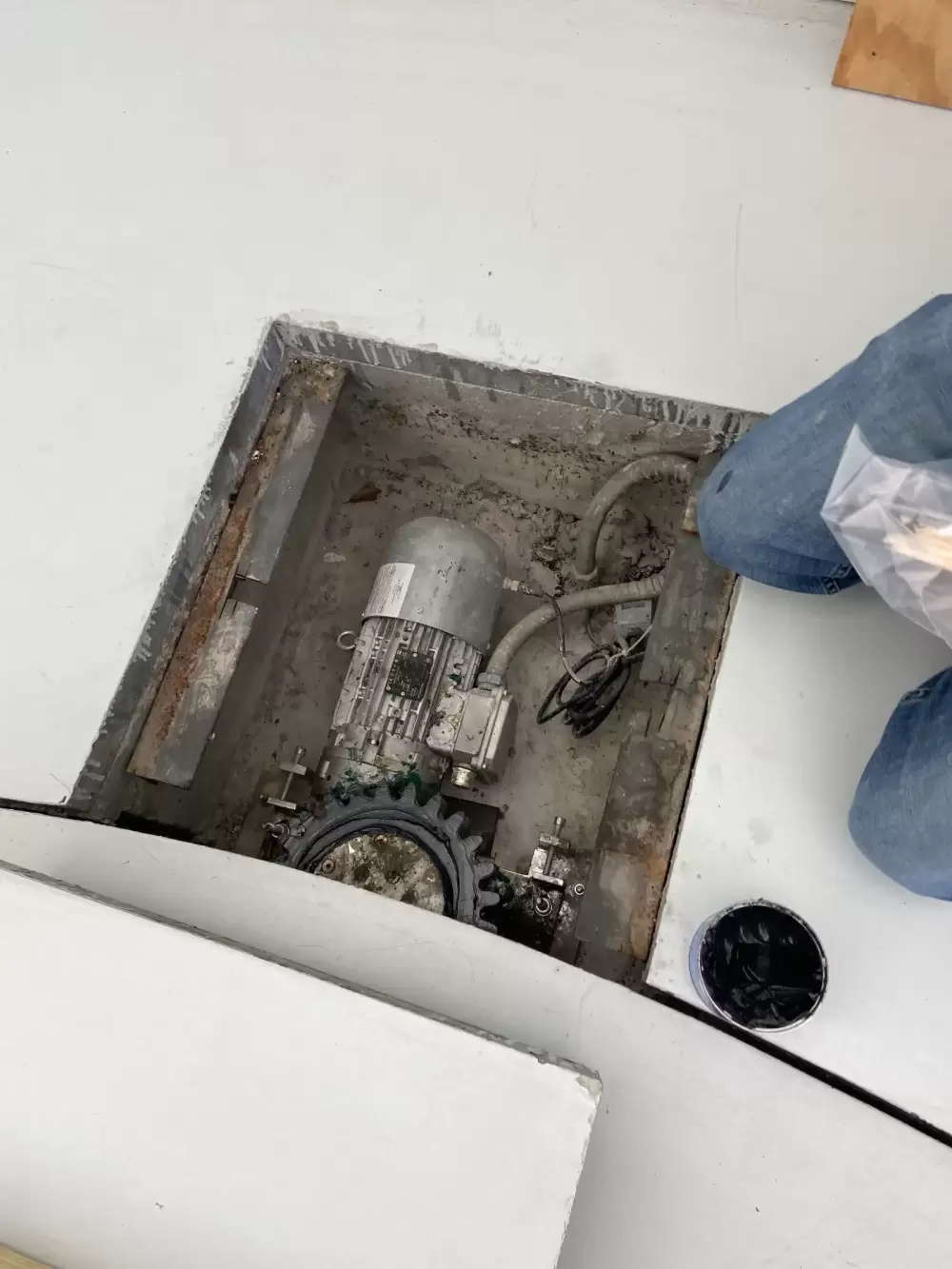 Handyman Repairs General - Grease Gears During