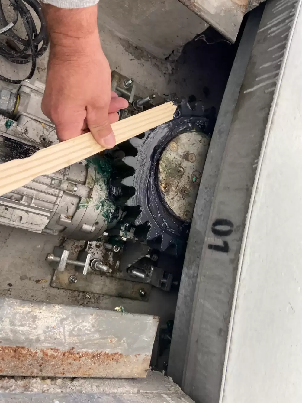 Handyman Repairs General - Grease Gears During (2)