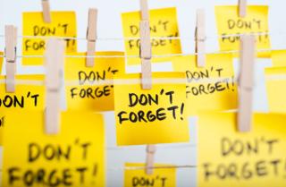 Post it notes hanging that say don't forget