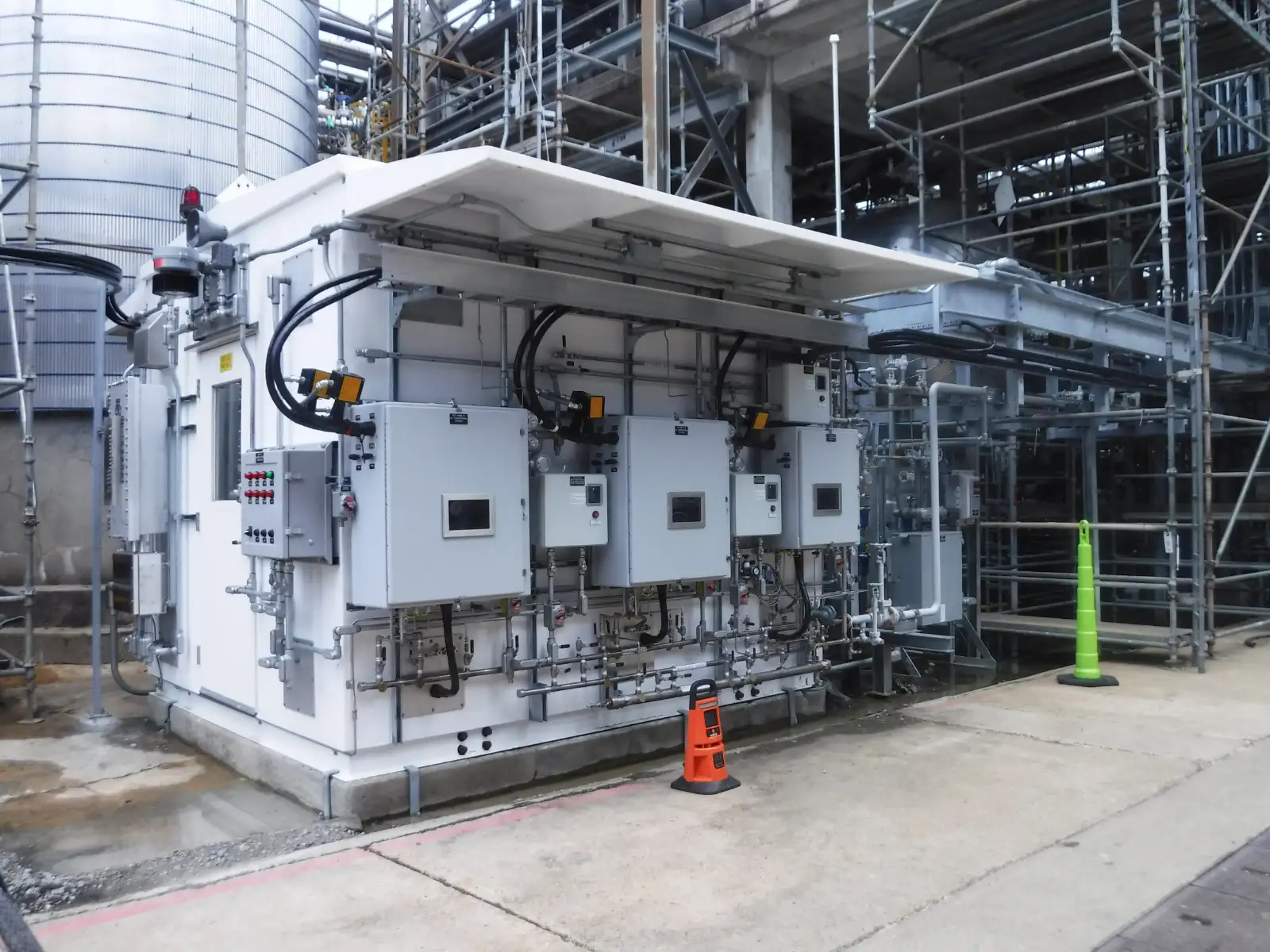 Analyzer House Installation 2