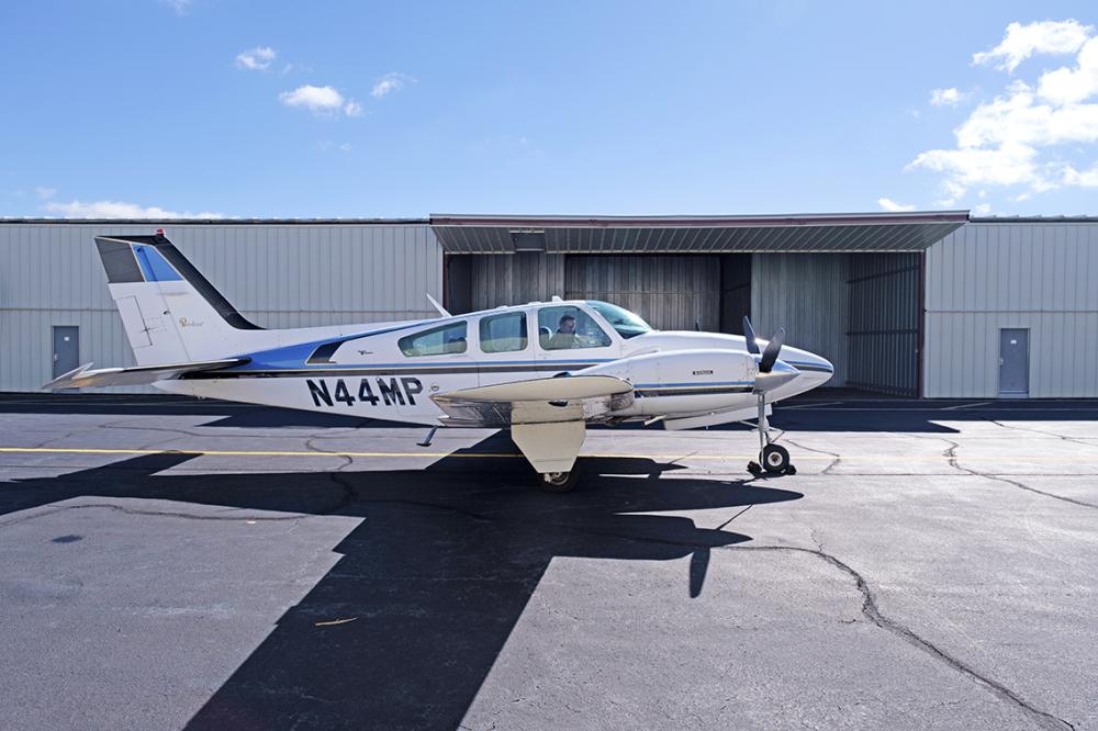 1969 Beech D55 - N44MP