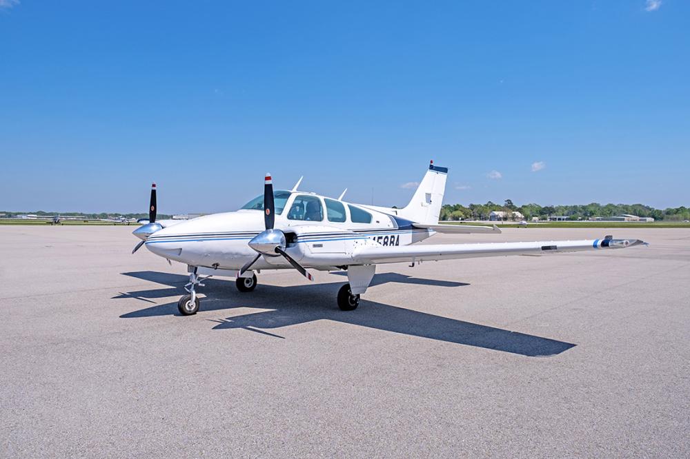 1975 Beech Baron B55 - N458BA