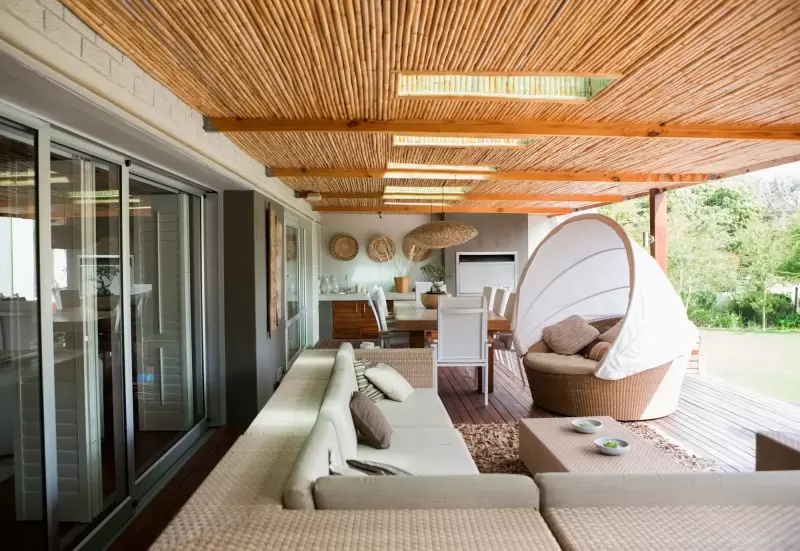 Seamless Indoor–Outdoor Living: Multi-Slide Doors & Porches